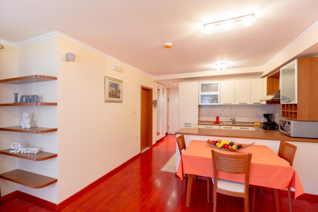 Leona & Borna'S Central Lapad Suites Дубровник Екстер'єр фото